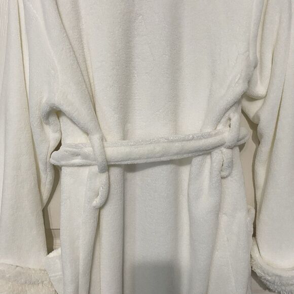 Pottery Barn Womens Size Large Soft Plush Robe Belted Long Sleeve White Cozy - Picture 11 of 13